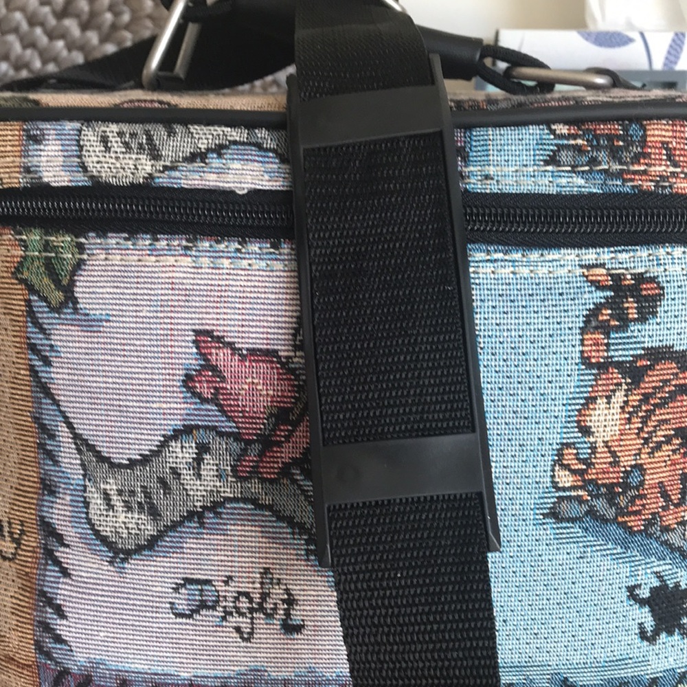🛍🛍RARE.... Pooh tapestry carpet HandBag - Picture 4 of 13